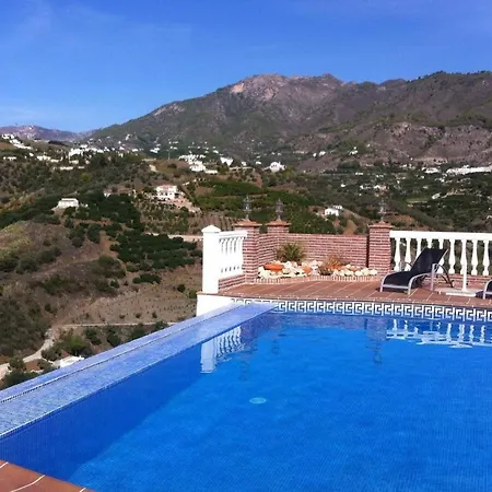 Villa With Infinity Pool Hot Tub
